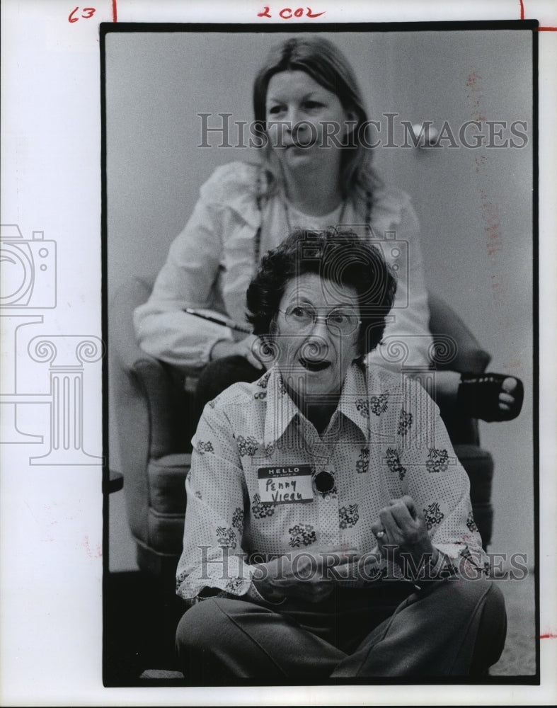 1974 Penny Viean makes a point during a meeting at Interface Houston - Historic Images