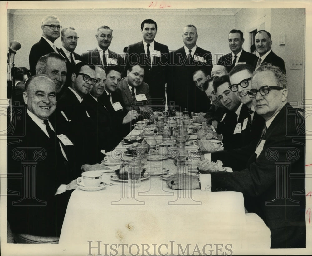 1963 Past presidents honored at Houston Jr. Chamber of Commerce - Historic Images