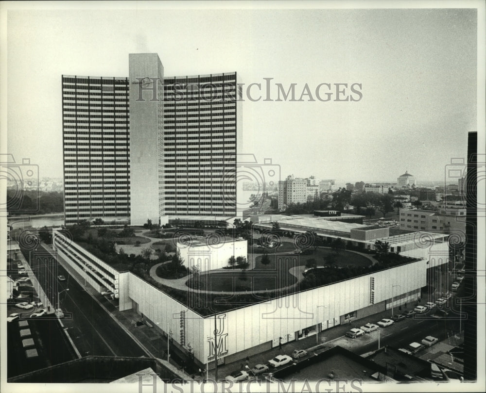 1961 Press Photo Garden &amp; reflecting pool atop Kaiser Center parking garage, CA - Historic Images