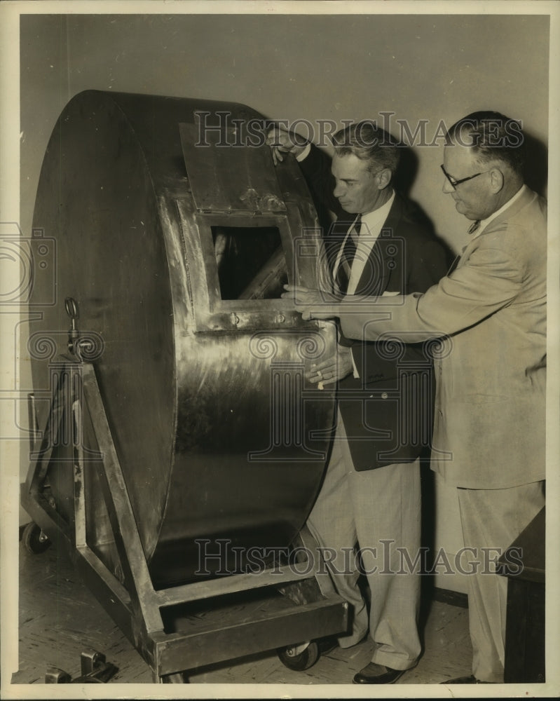 1955 Judge Bob Casey &amp; R.J. Lindley examine Harris Co. TX jury wheel - Historic Images