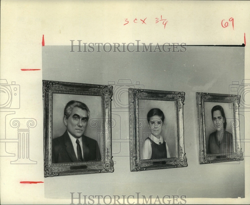 1965 Bruce McMillan family portraits at McMillan Foundation in Texas - Historic Images