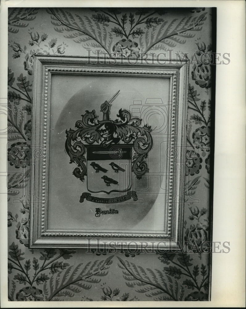 1962 Lyndon B. Johnson family crest in frame on wall - Historic Images