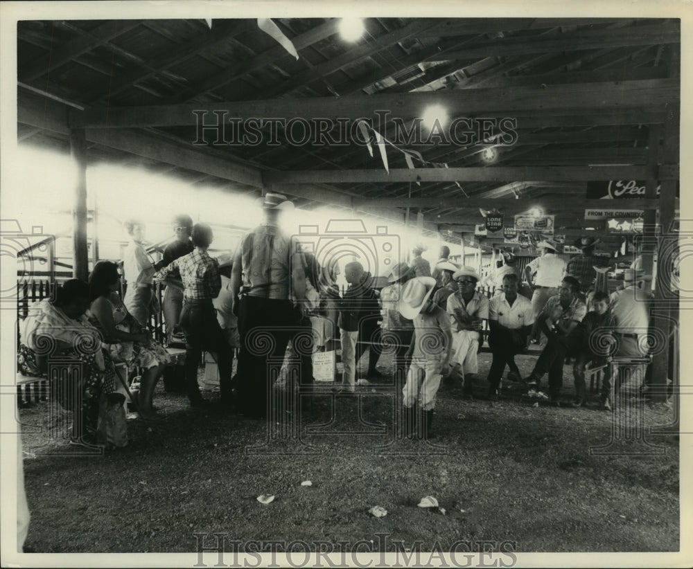 1963 People inside barn at LBJ ranch - Historic Images