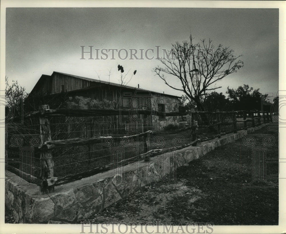 1964 Press Photo Hunting lodge at Lyndon B. Johnson's Ranch - hca38643-Historic Images