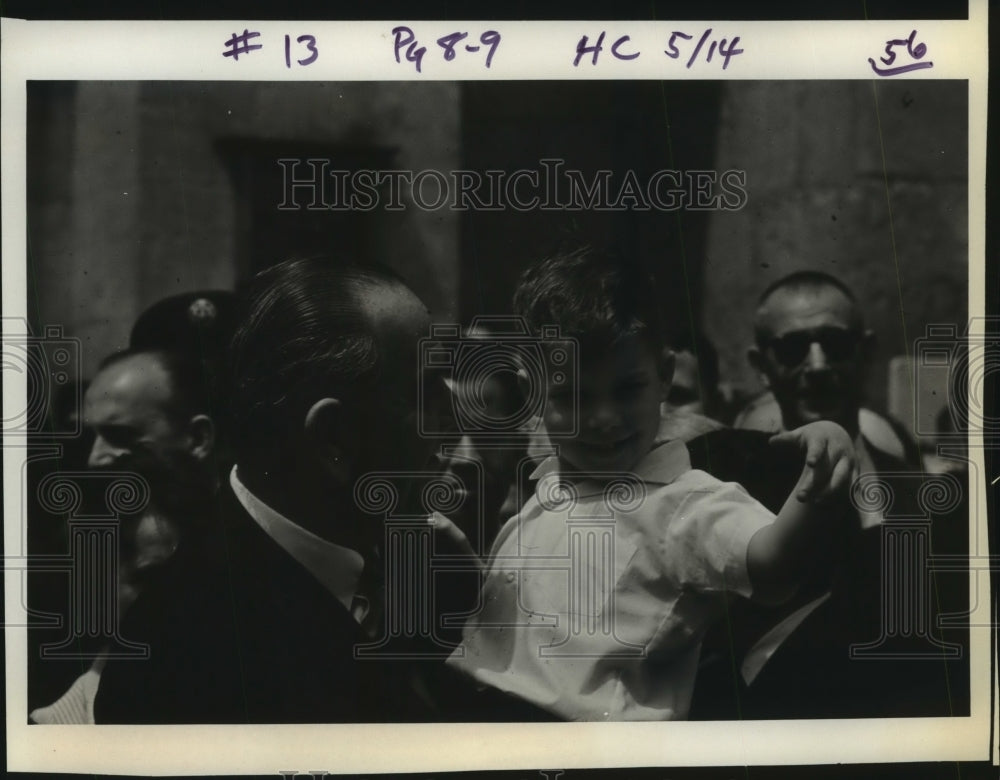 1967 Press Photo Lyndon B. Johnson holding young boy in crowd - hca38691- Historic Images