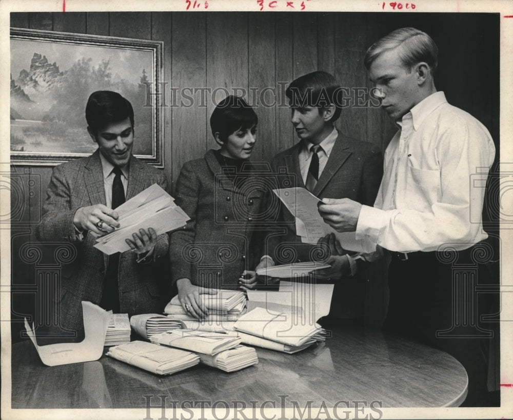 1969 Houston Kidney Foundation fund drive teenage volunteers - Historic Images