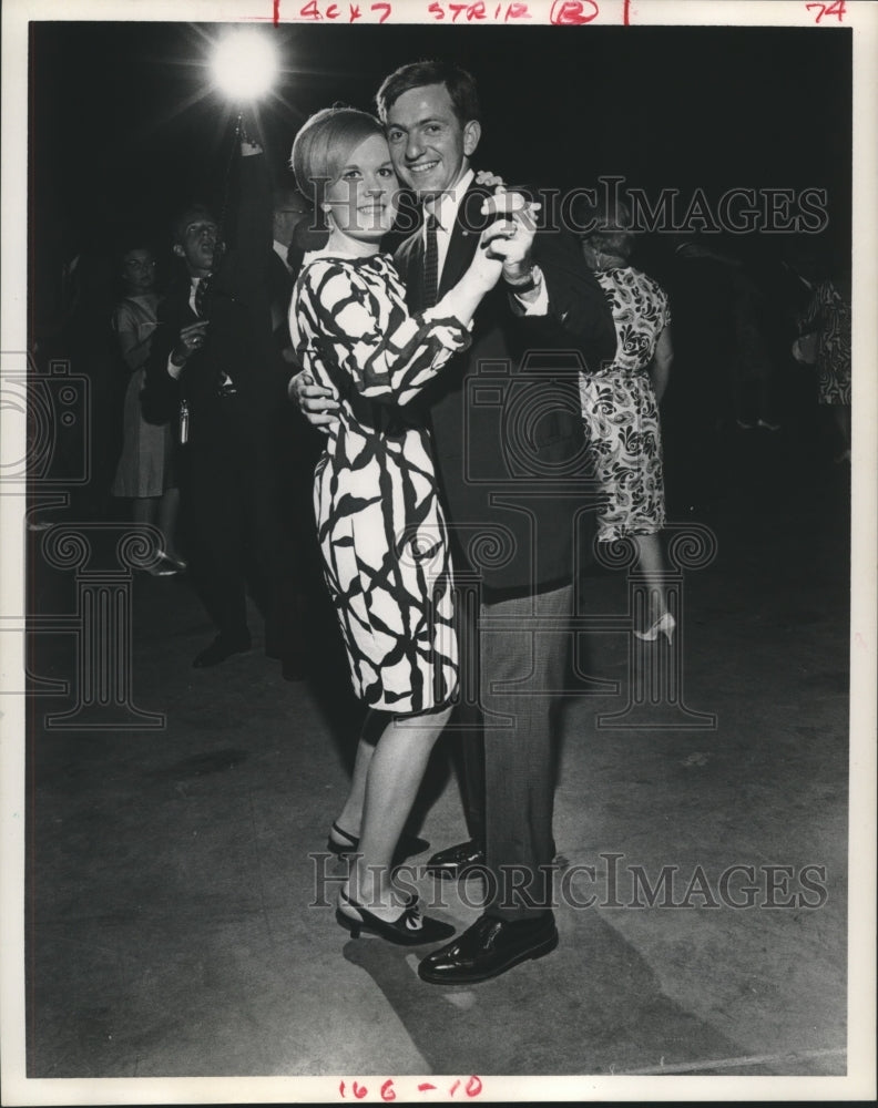 1967 Press Photo Mr. &amp; Mrs. Frank Welch dance at Kiwanis Int. event in Houston - Historic Images