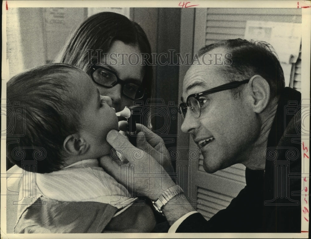 1972 Dr. Arthur Angove checks Indian girl at free Wisconsin clinic - Historic Images