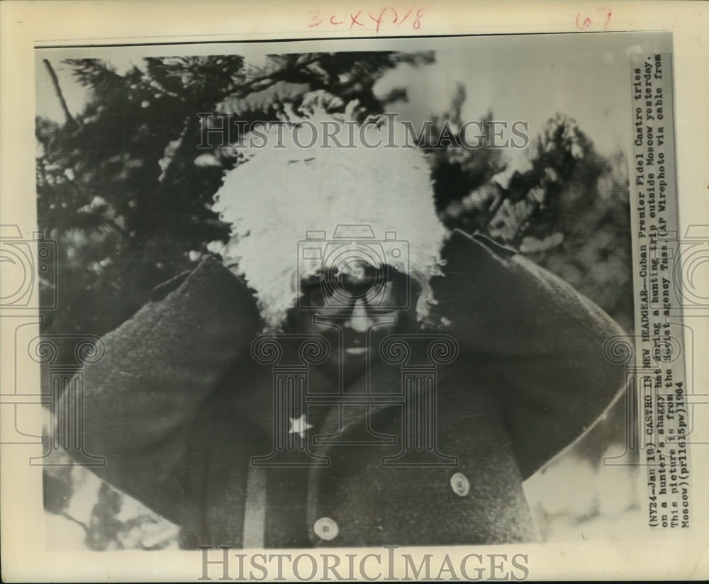 1964 Fidel Castro tries on hunter's hat outside Moscow, Russia - Historic Images