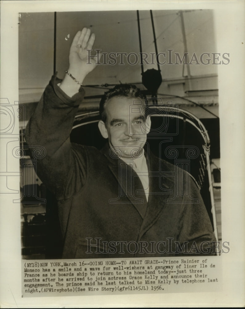 1956 Press Photo Prince Rainier of Monaco waves aboard ship in New York - Historic Images