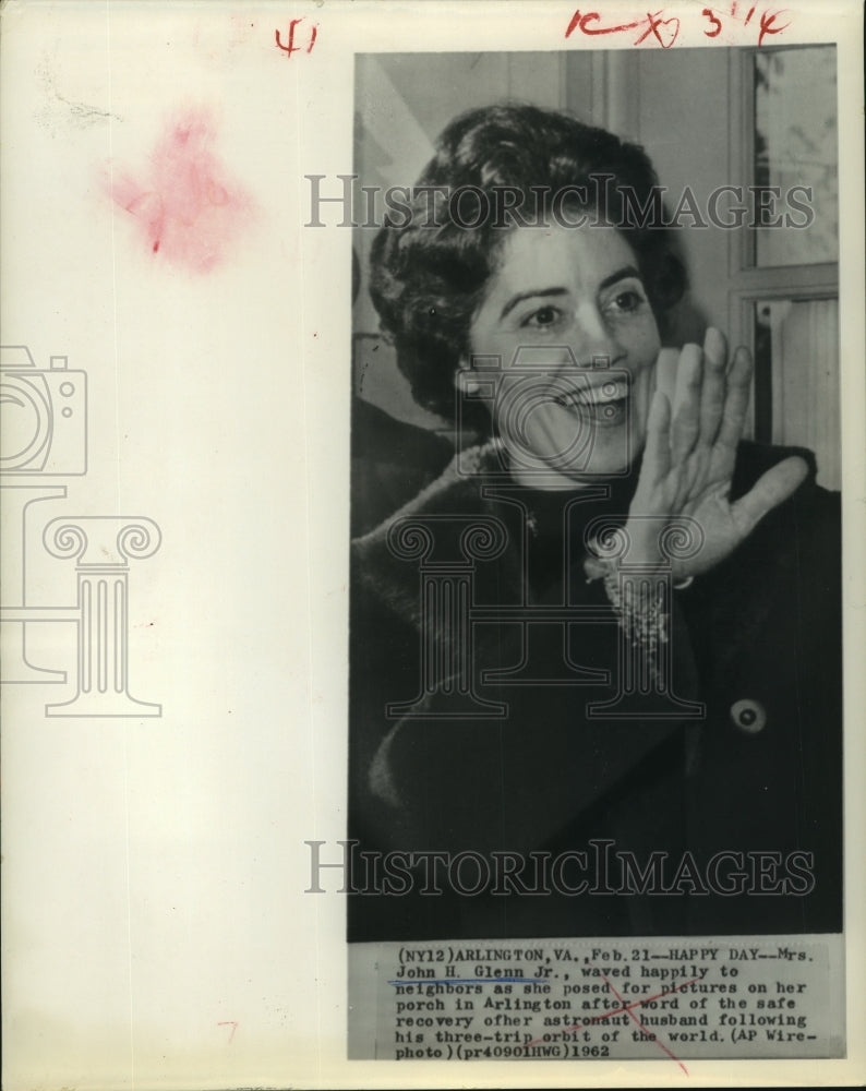 1962 Astronaut John Glenn's wife waves to neighbors in Arlington, VA - Historic Images