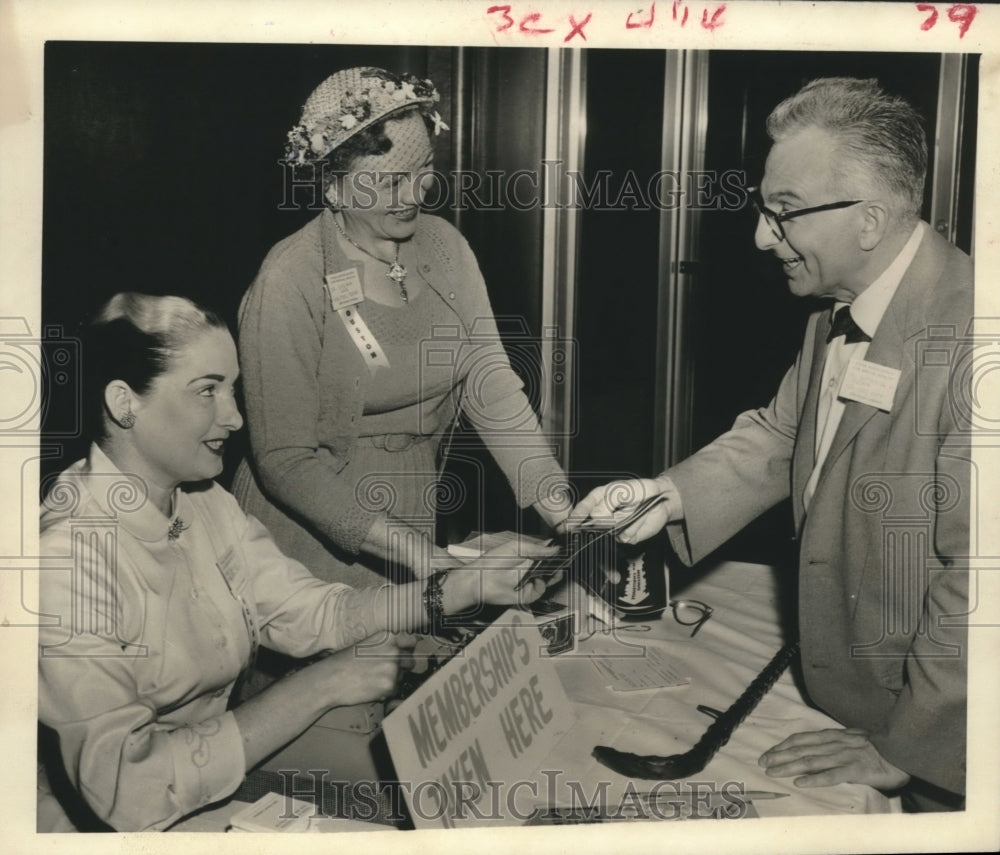 1958 Press Photo Group of people from the Mental Health Association, Houston - Historic Images