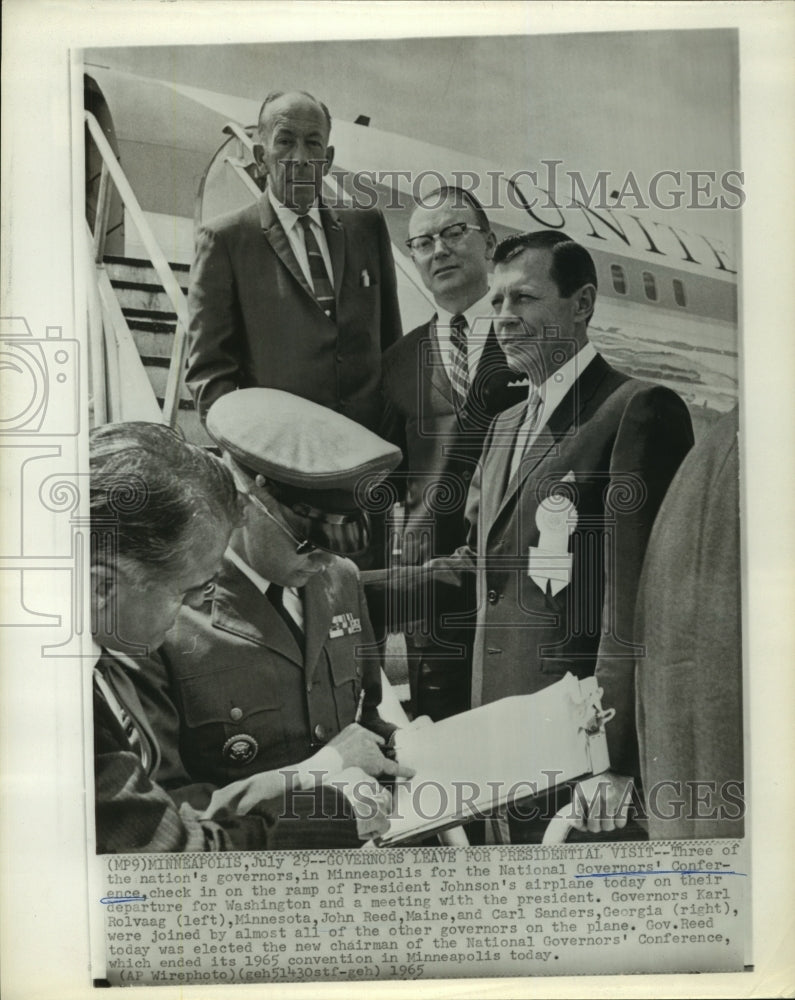 1965 Press Photo Governors board plane at National Governors Conference in MN-Historic Images