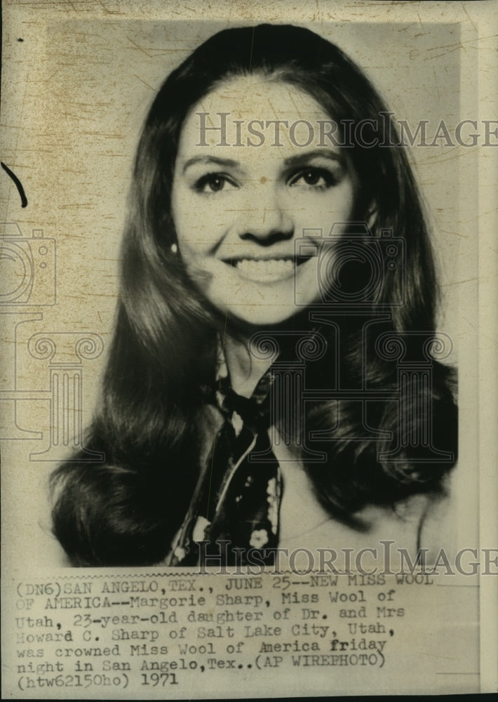 1971 Press Photo Margorie Sharp of Utah named Miss Wool of America in Texas - Historic Images