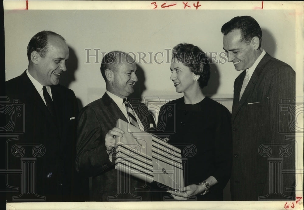 1959 Joske's and Stevens Candy Kitchens reps meet in Houston - Historic Images