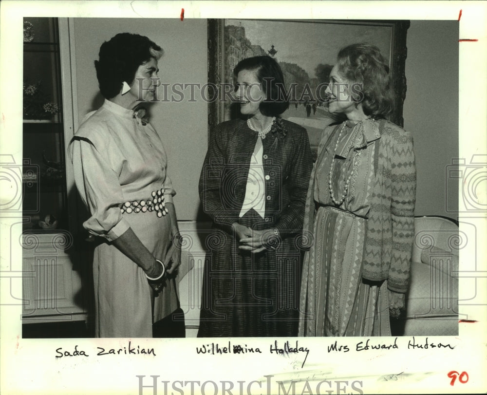 1983 Press Photo Women visit at National Museum of Women's Art in Houston - Historic Images
