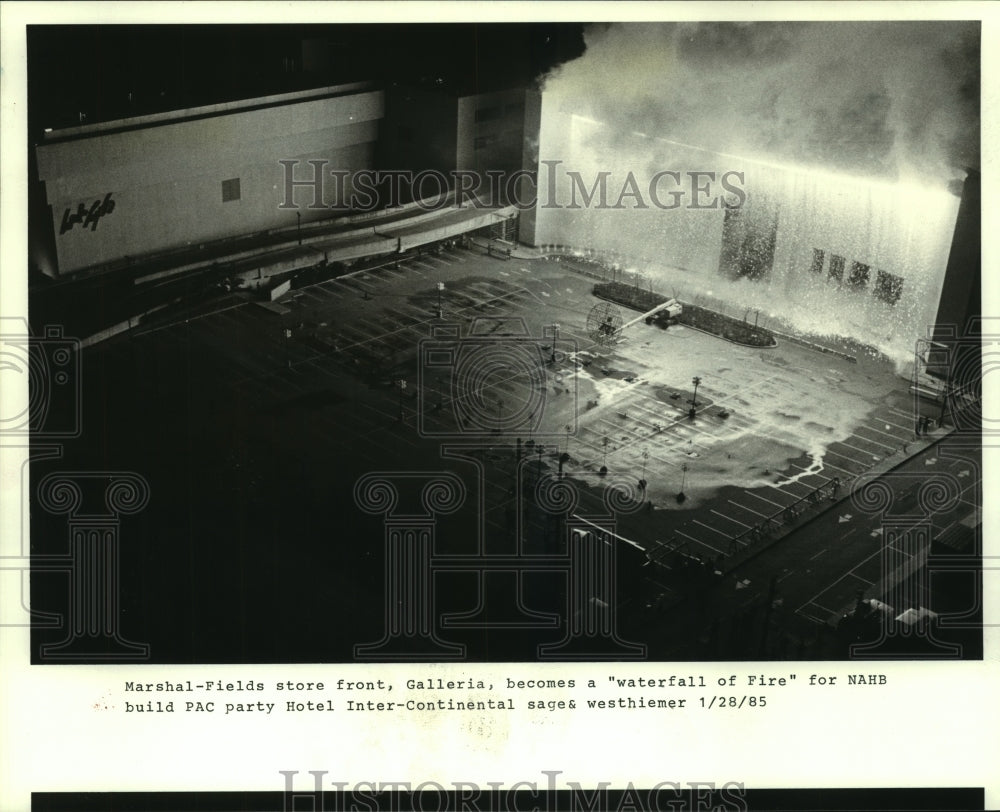 1985 Press Photo Marshal-Fields waterfall at Home Builders Convention in Houston - Historic Images