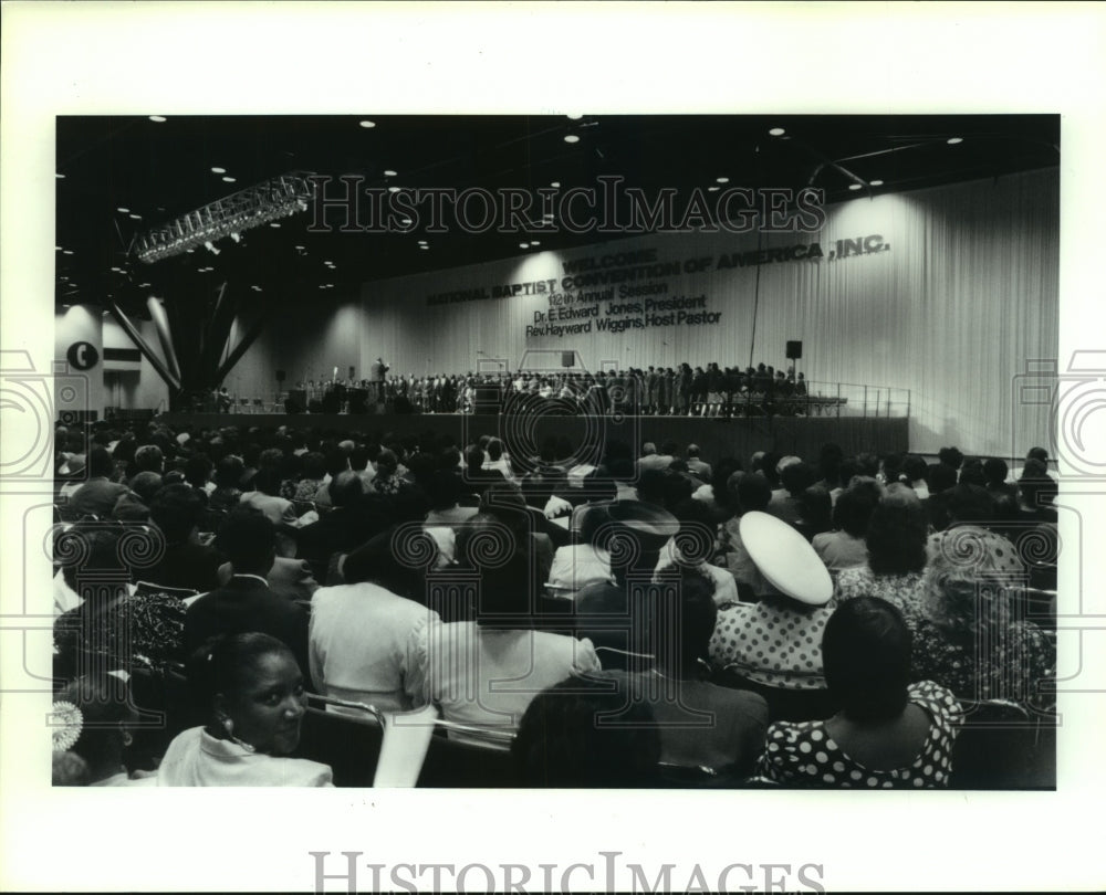 1992 Press Photo National Baptist Convention attendees listen to choir in Texas - Historic Images