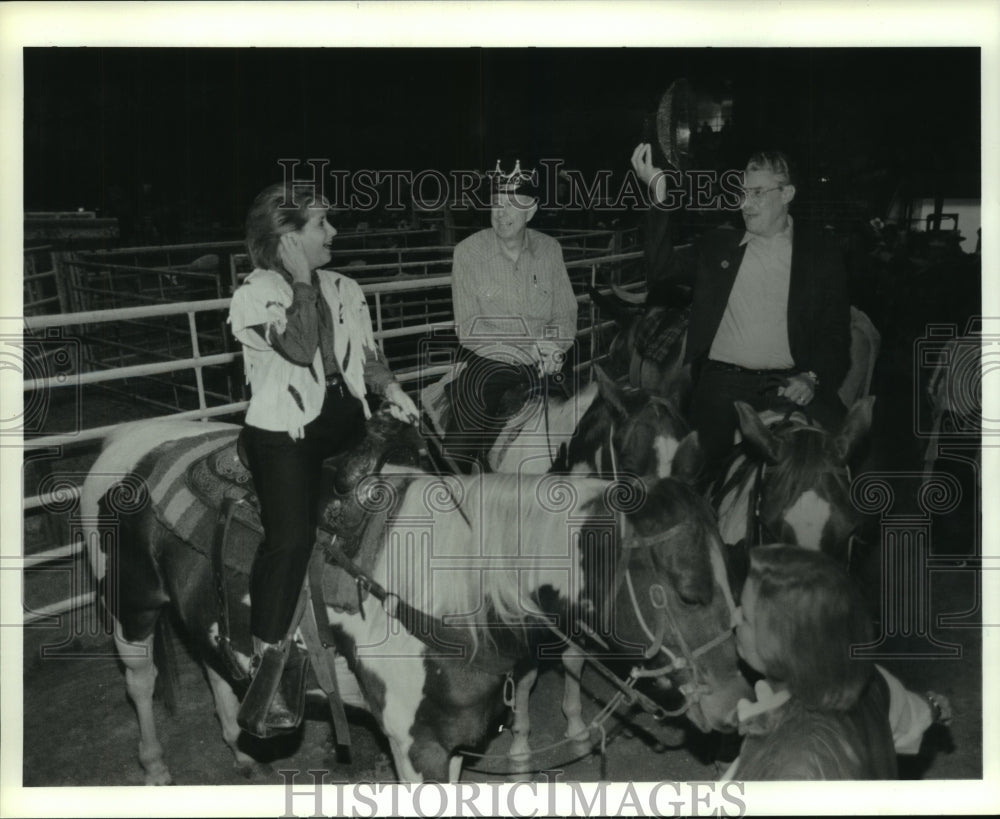 1990 Press Photo Houston Mayor & National League of Cities officers on horses - Historic Images