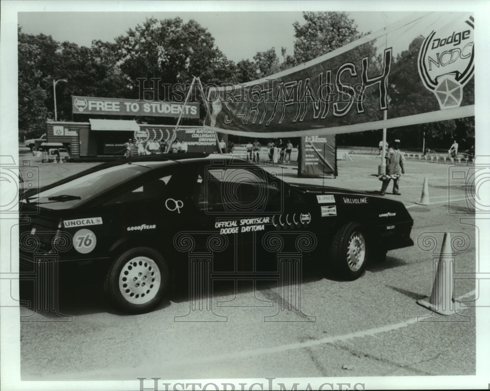 1986 Press Photo Finishing at National Collegiate Driving Championships - Historic Images