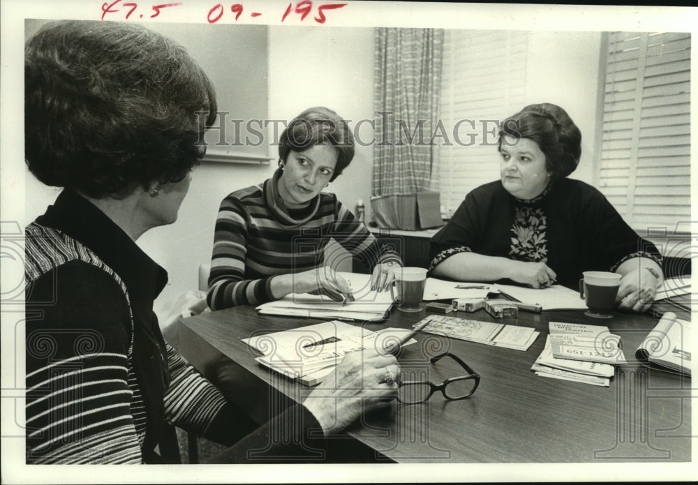 1976 Press Photo Women plan International Women's Year conference in Houston - Historic Images