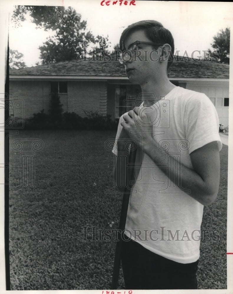 1969 Mike Chamberlin stands in front yard in Houston - Historic Images