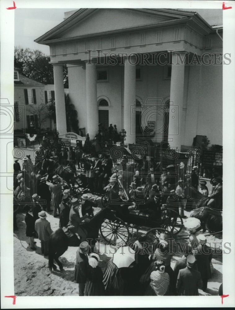 1985 Press Photo Secessionists rally in Charleston "North and South" scene - Historic Images
