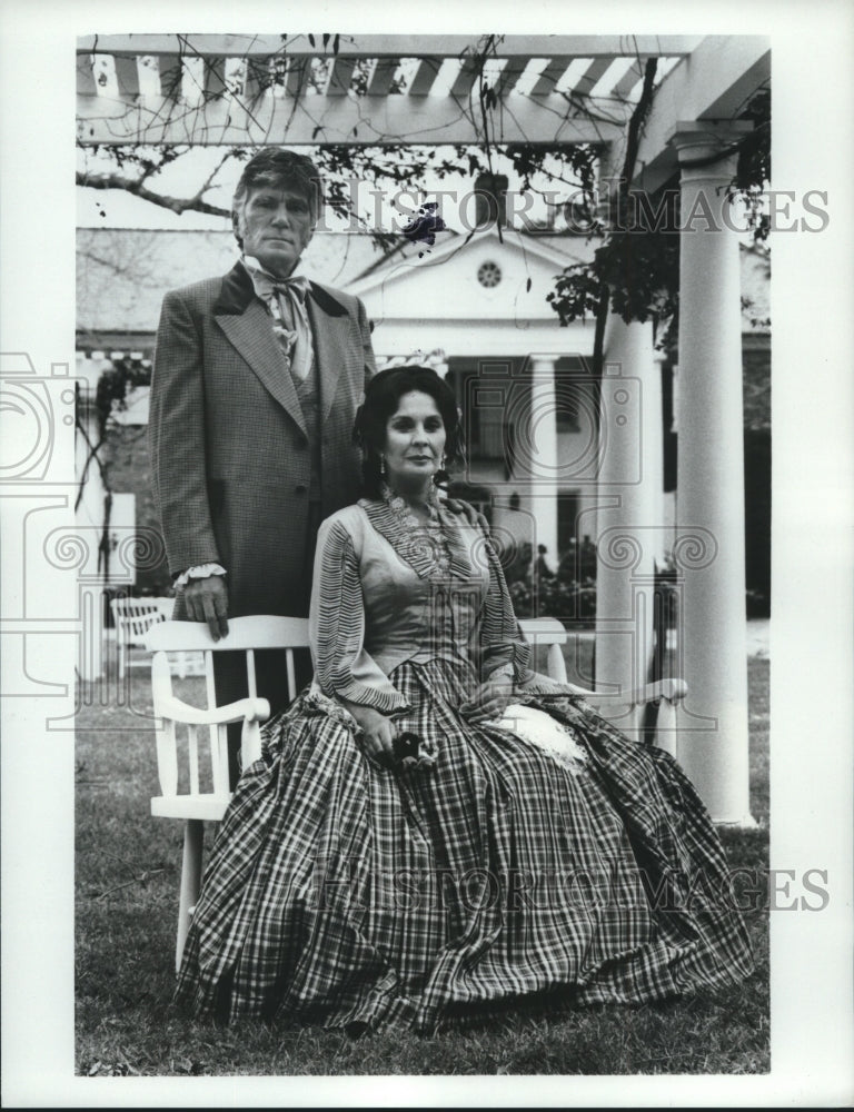 1985 Press Photo Mitchell Ryan &amp; Jean Simmons in &quot;North and South&quot; miniseries- Historic Images