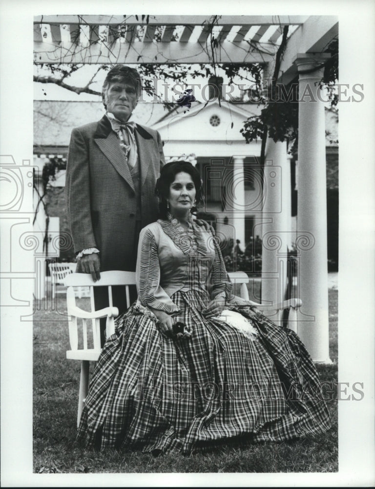 1985 Press Photo Mitchell Ryan & Jean Simmons in "North and South" miniseries- Historic Images