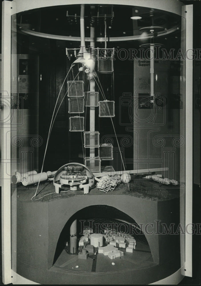 1969 Press Photo Oceans display at Illinois Institute of Technology - hca46327 - Historic Images