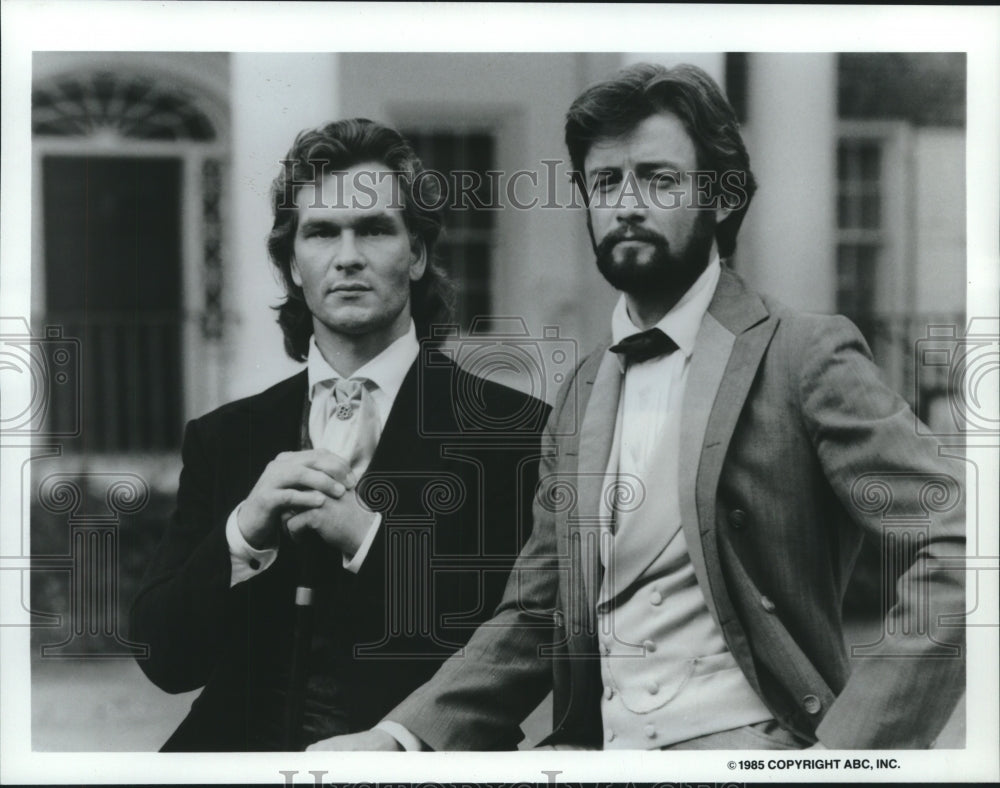 1986 Press Photo Patrick Swayze &amp; James Read in &quot;North and South, Book II&quot;- Historic Images