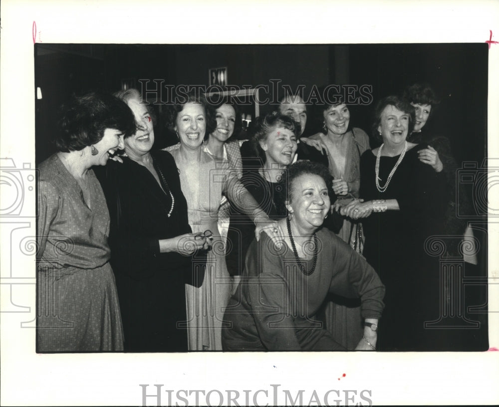 1985 Press Photo "Octette Bridge Club" opening party at Sardi's in New York - Historic Images