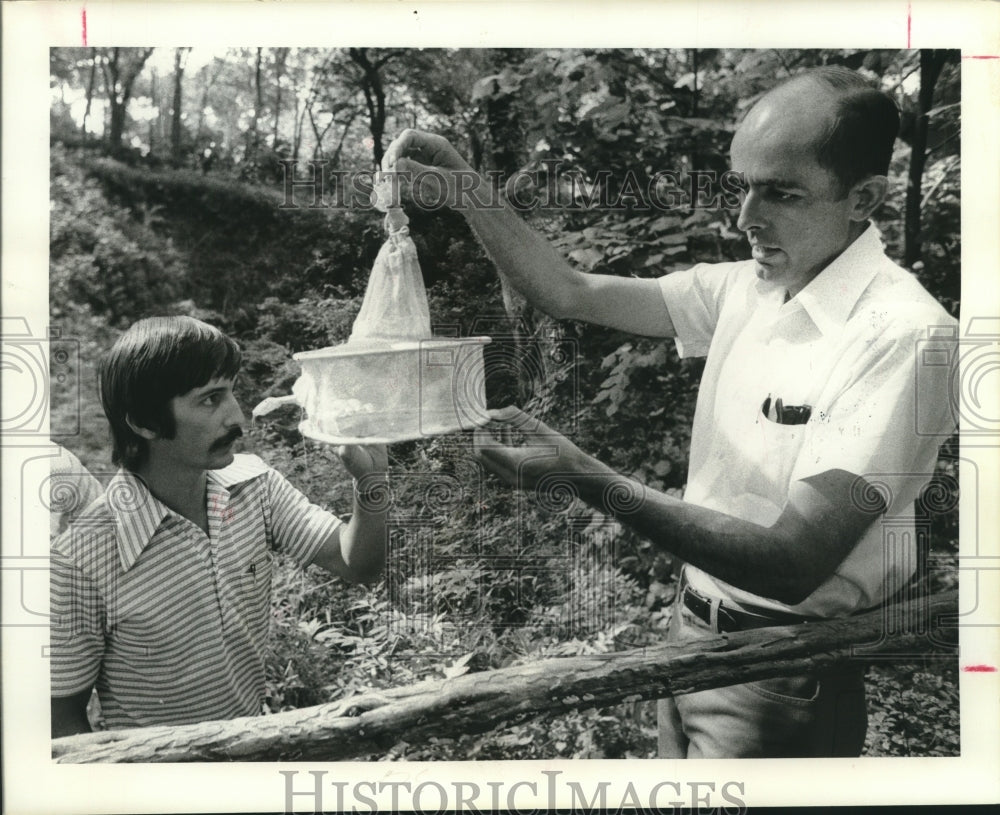 1975 Gary Truchelut-Wayne Schott prepare trap for mosquitoes-Houston - Historic Images