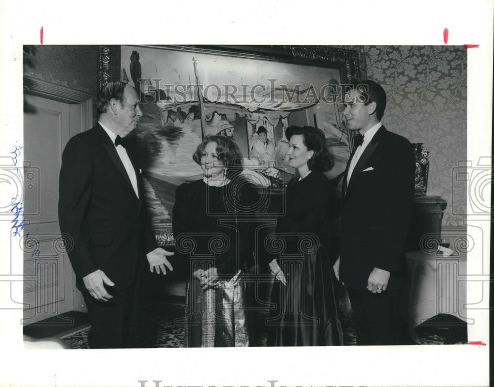 1990 Press Photo Group visits at Northwood Institute's Ball in Texas - hca47358 - Historic Images