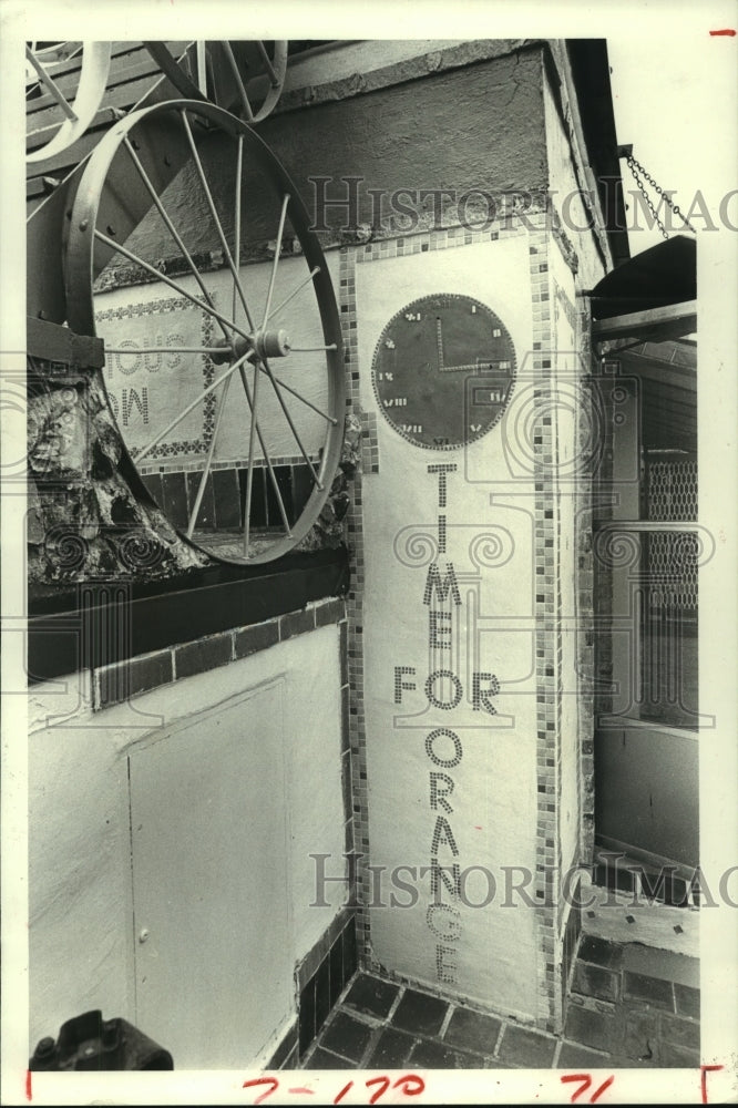 1983 Press Photo It&#39;s time for Jeff McKissack&#39;s Orange Show to open, Houston, TX - Historic Images