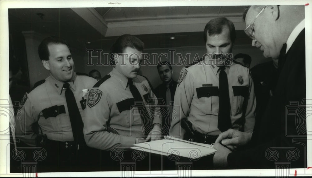 1992 Press Photo Houston Officer of the Year winners honored at 100 Club - Historic Images