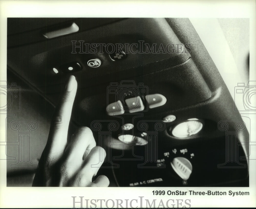 1999 Press Photo OnStar three-button system installed in car - hca48110 - Historic Images