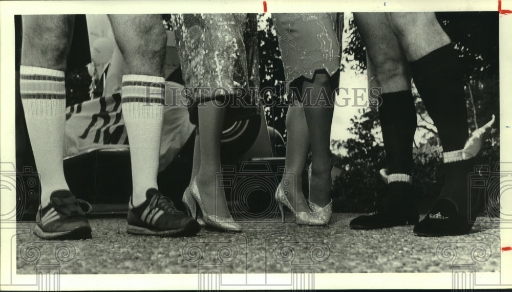 1985 Press Photo Tennis shoes & heels - InterFirst Symphony Run party in Houston - Historic Images