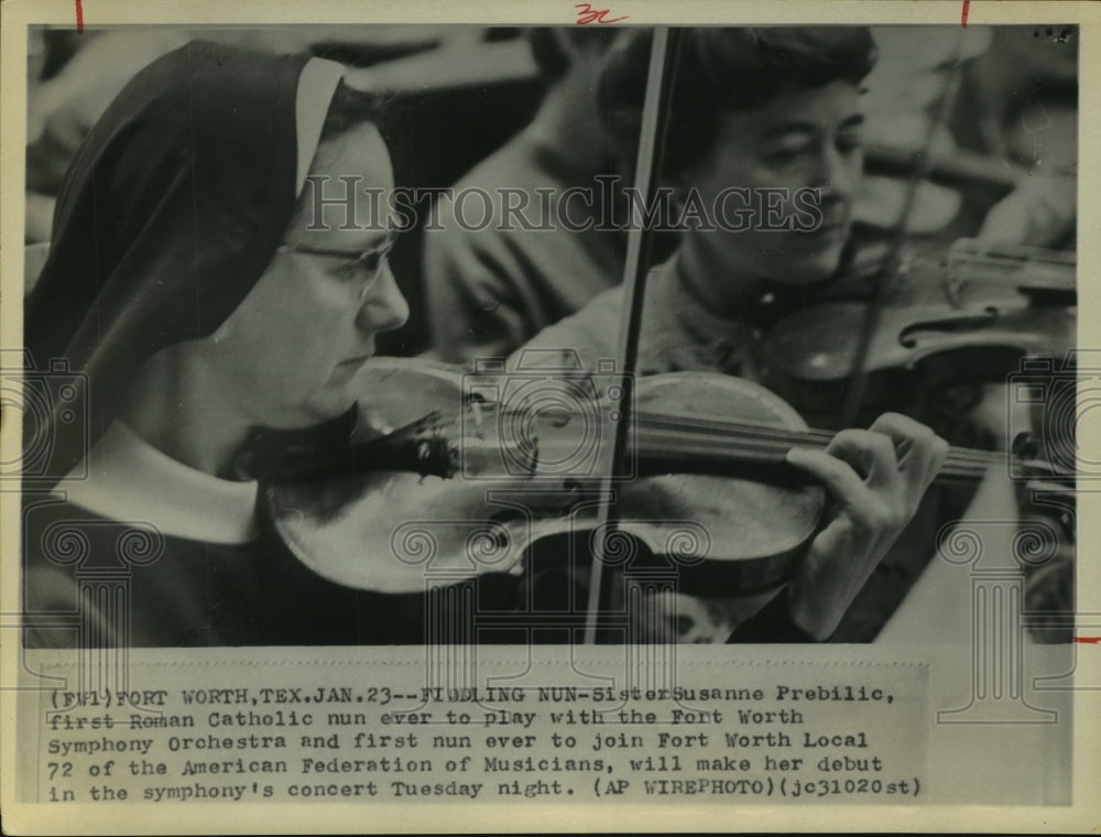 1968 Press Photo Sister Susanne Prebilic plays in Fort Worth Symphony Orchestera - Historic Images