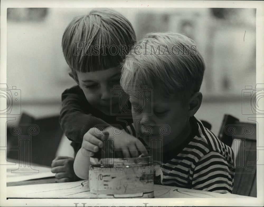 1966 Ali Nielsen & Dan Collin at Museum of Fine Arts class, Houston - Historic Images