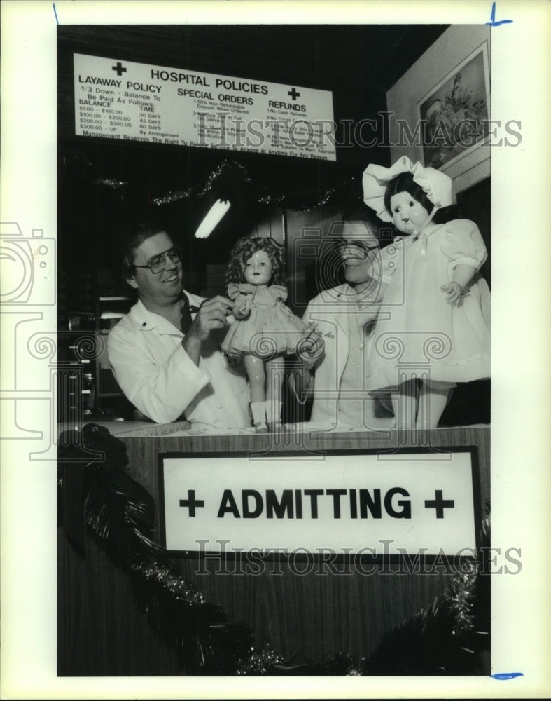 1987 Press Admissions at Doll Hospital, Old Town Spring, Texas - hca48818- Historic Images