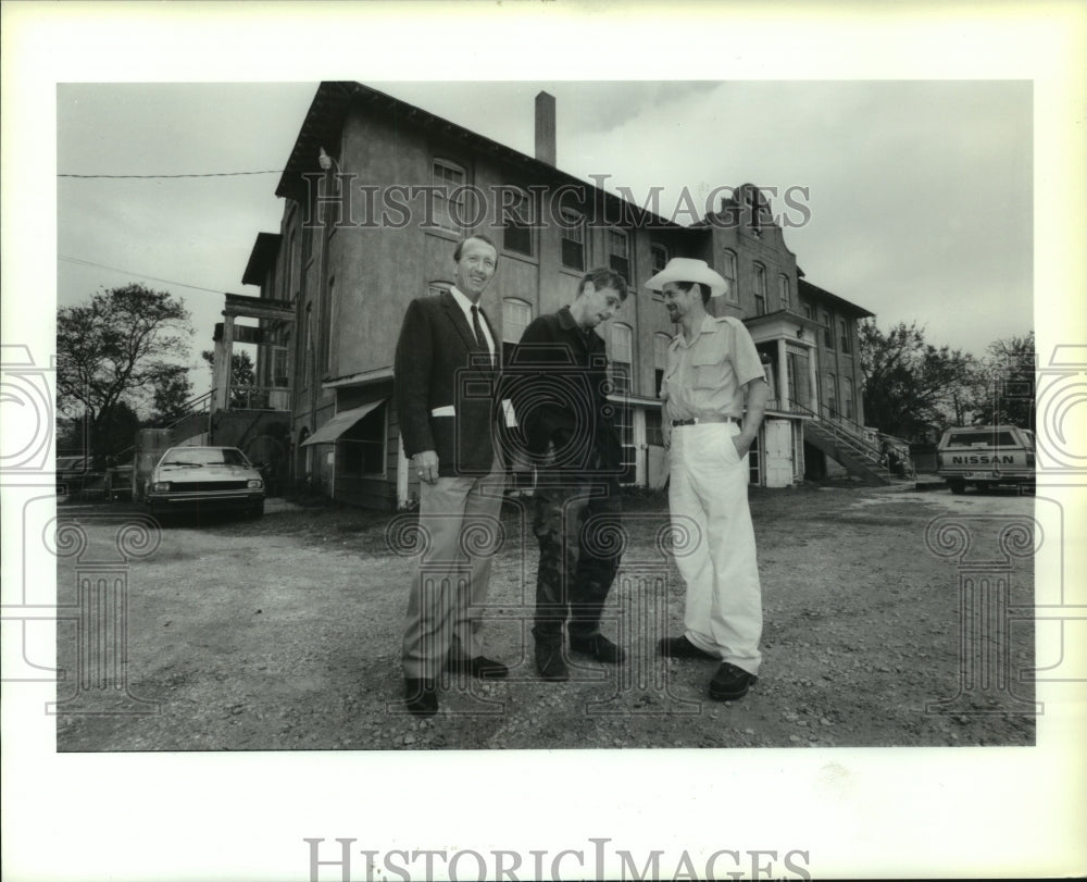 1989 Press Photo Kent Gasaway with clients at Open Door Mission in Houston - Historic Images