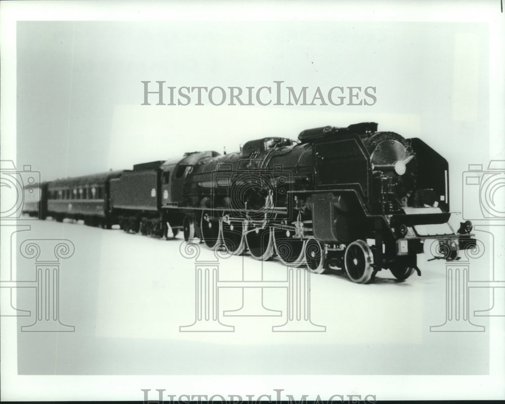 1985 Press Photo European Passenger Set train on display, Railroad Museum, Texas - Historic Images