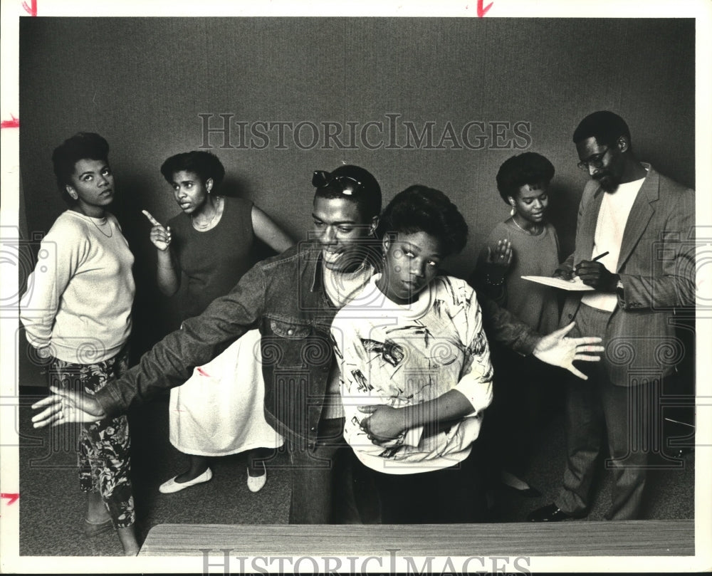 1986 Press Photo Students in &quot;Guess Who&#39;s Pregnant&quot; scene - Houston Urban League- Historic Images