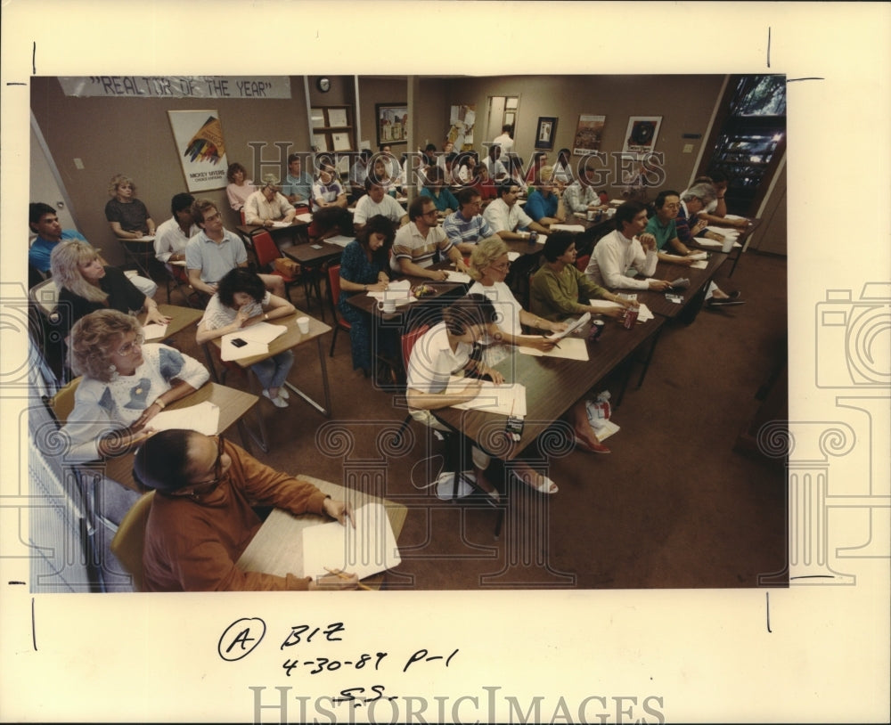1989 Press Photo Students pack class at Houston's Spencer School of Real Estate - Historic Images
