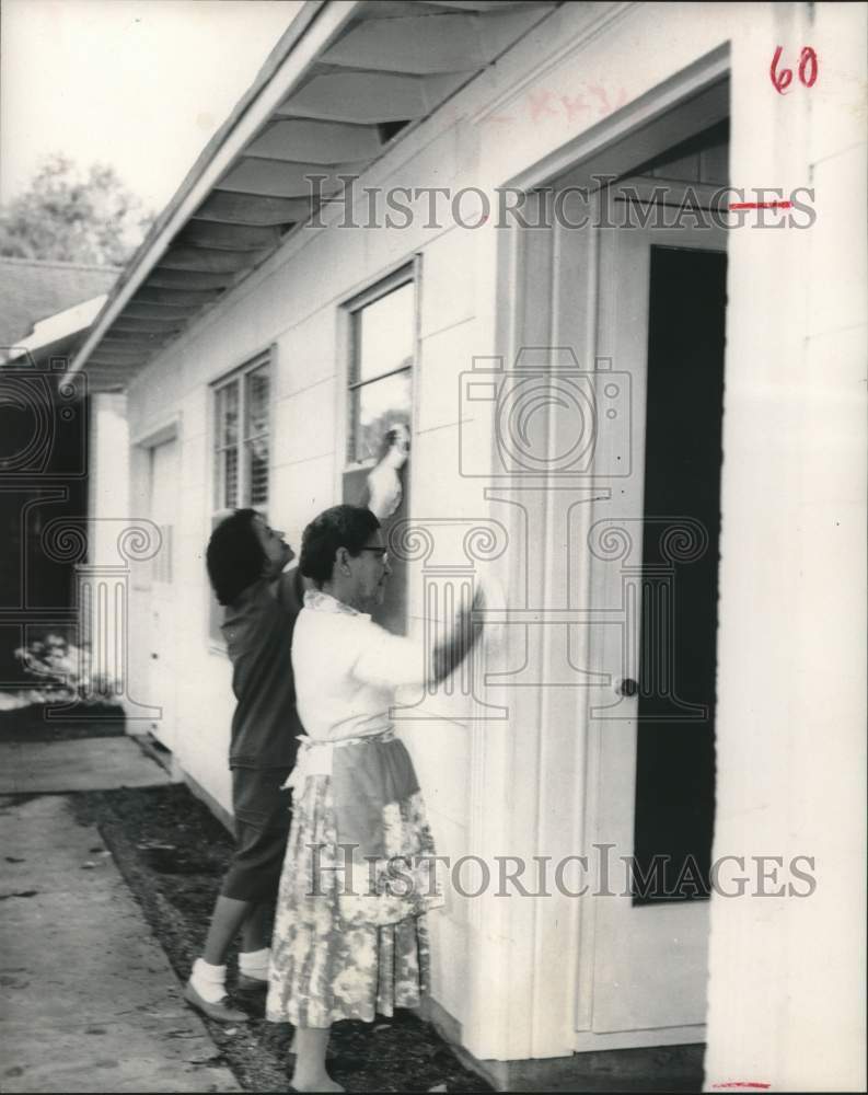 1962 Press Photo  Women clean windows at Houston's San Pedro Lutheran Church - Historic Images