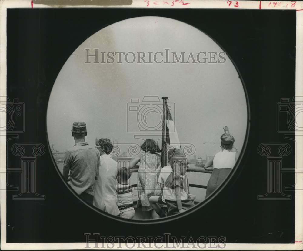 1968 Press Photo Patrons Aboard the &quot;Sam Houston II&quot; Vessel in Houston, Texas - Historic Images