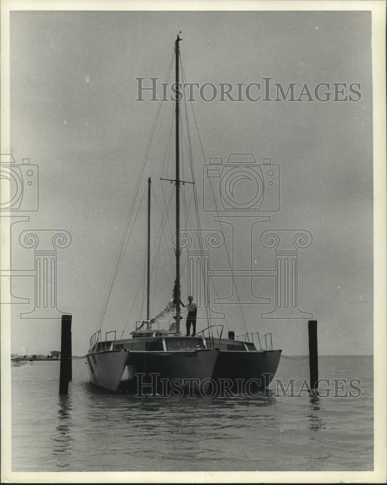 1967 Press Photo Sailor on Sailboat on Padre Island, Texas - hca51024 - Historic Images