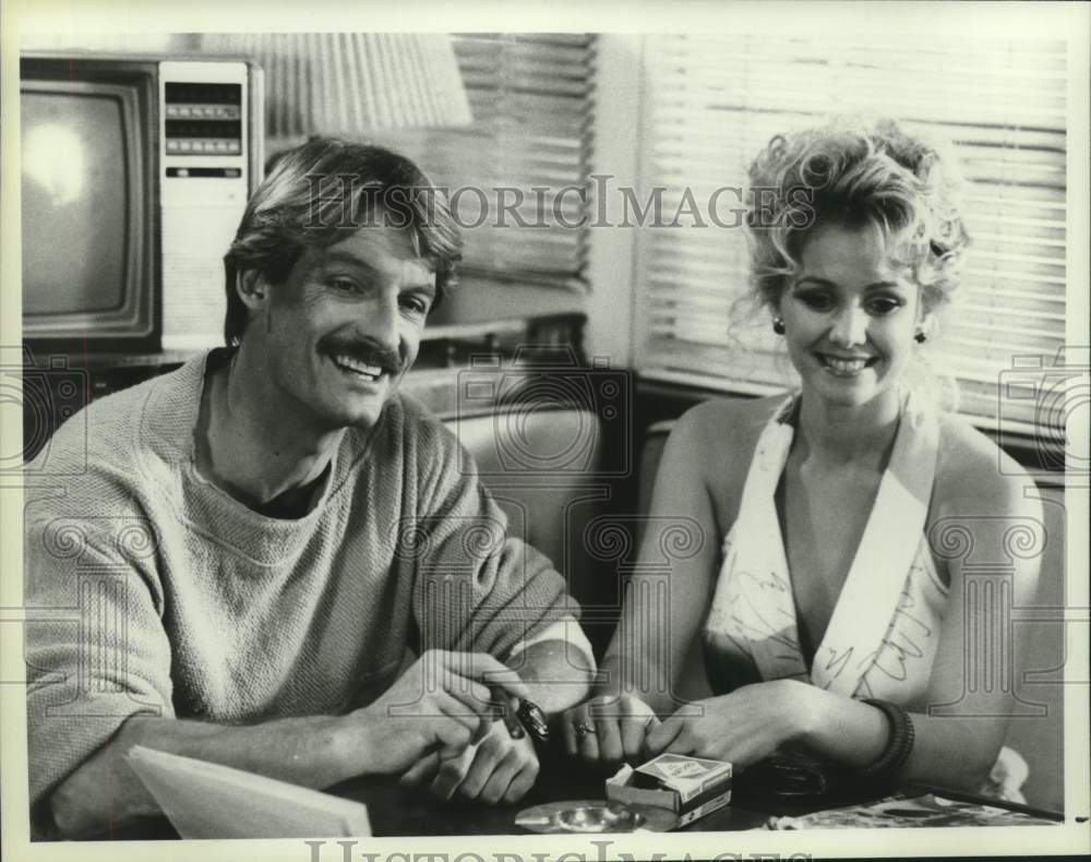 1986 Press Photo Perry King and Jineane Ford-Passolt star in &quot;Riptide&quot; on NBC-TV- Historic Images