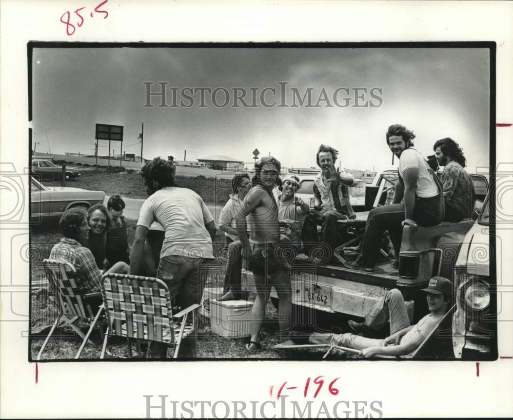 1976 Press Photo Crowd gathers at Galveston Island for rock festival - hca51415- Historic Images